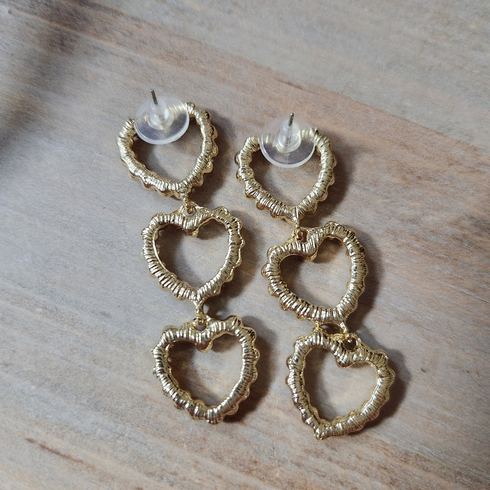 Elegant Pearl Heart Earrings - Picture 6 of 6